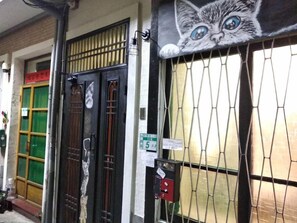 숙박 시설 입구