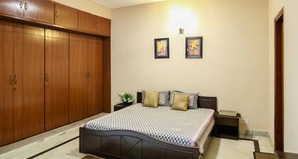 Luxurious 1BD in South Delhi