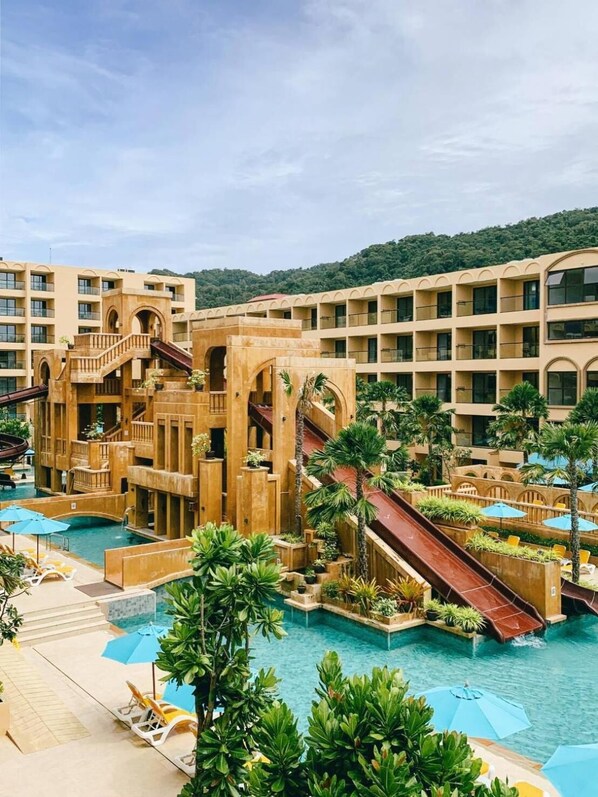 2 piscinas al aire libre, sillones reclinables de piscina