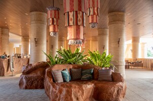 2 间酒吧/酒廊、池畔酒吧