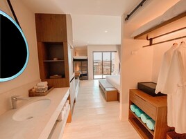 샤워 시설, 레 인폴 샤워기, 무료 세면용품, 헤어드라이어