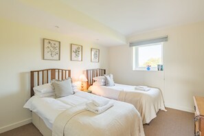 2 bedrooms, desk, iron/ironing board, WiFi