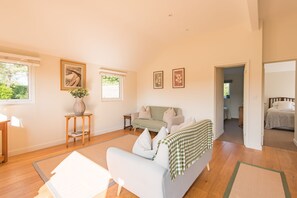 2 dormitorios, escritorio, tabla de planchar con plancha y wifi