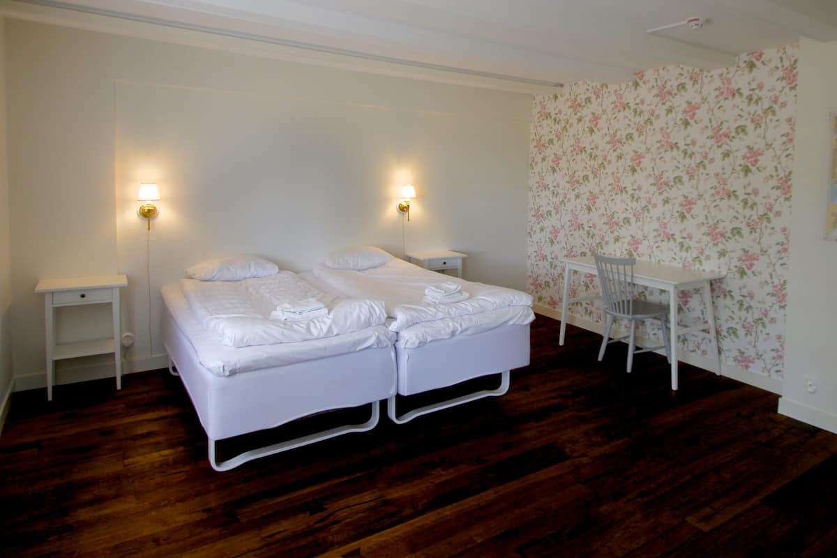Comfort Double Room | Blackout drapes, free WiFi