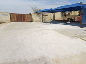 Vista frontal de la propiedad