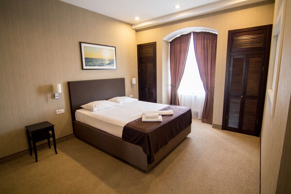 In-room safe, desk, laptop workspace, blackout drapes