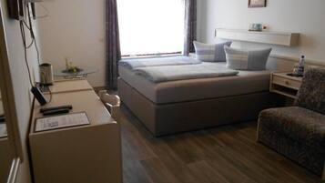 Desk, soundproofing, iron/ironing board, free WiFi