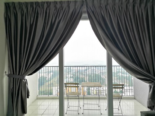 VERDI #29 2BR 4PAX @ CYBERJAYA/100MBPS WIFI/KLIA