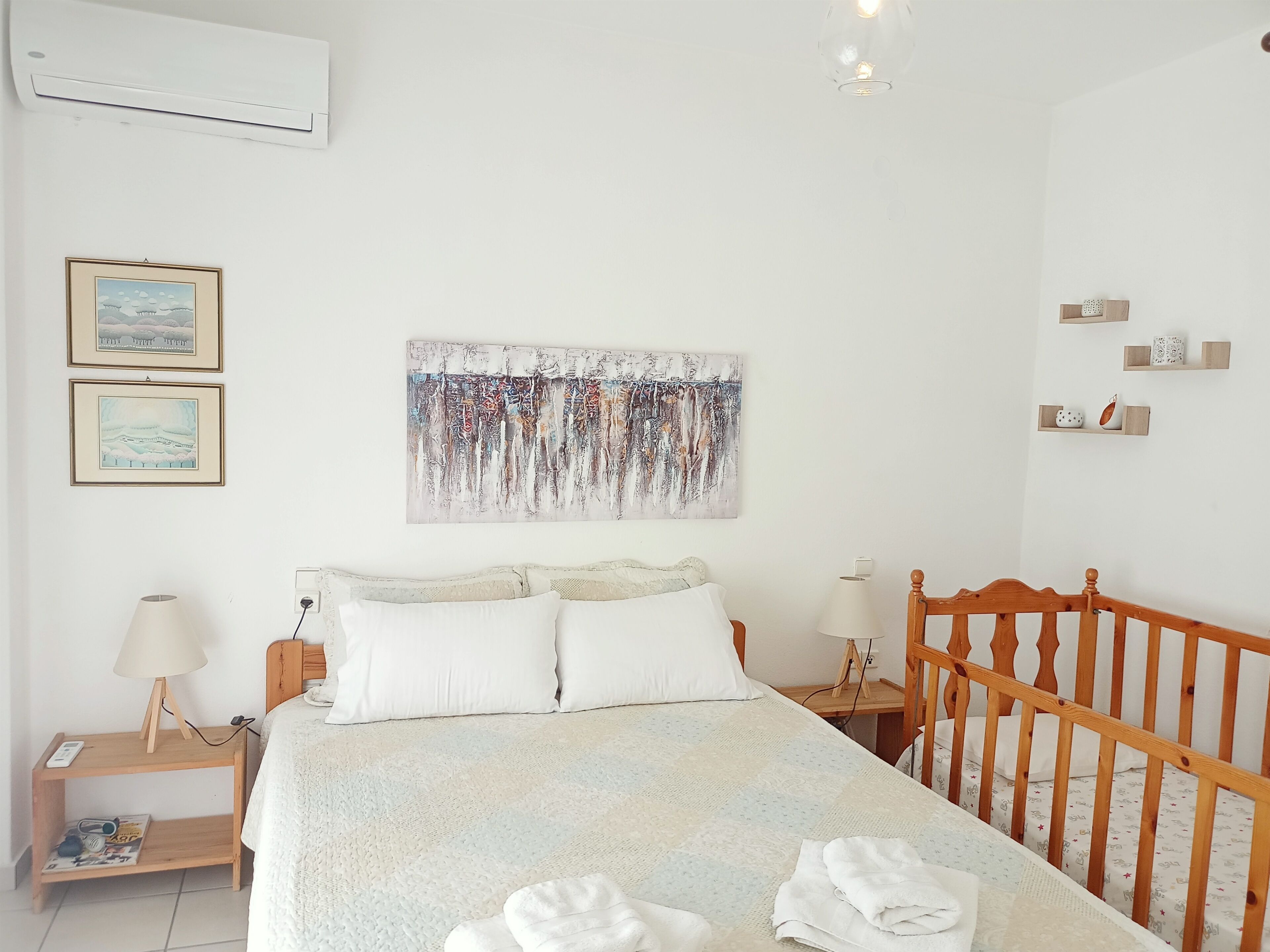 Fer et planche à repasser, Wi-Fi gratuit, draps fournis