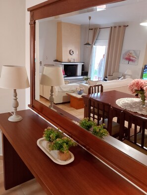 Interior - Zara's Home Meteora - The House of the rising sun! (Kalampaka)