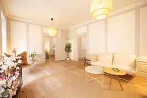 Τηλεόραση με επίπεδη οθόνη