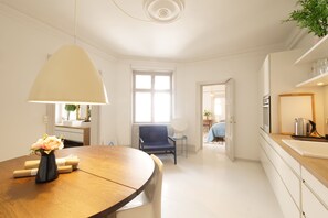 Een flatscreentelevisie