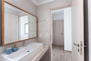 Villa, Private Pool, Sea View | Bathroom | Hair dryer, towels, soap, shampoo - Villa Faros (Rhodes)