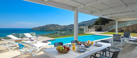 Daily cooked-to-order breakfast for a fee