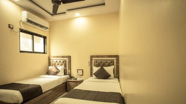 Deluxe Double Room | Desk, WiFi (free) - Hotel Apsara (Mumbai)