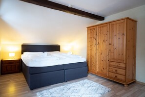 1 slaapkamer, een strijkplank/strijkijzer, reisbedje, gratis wifi