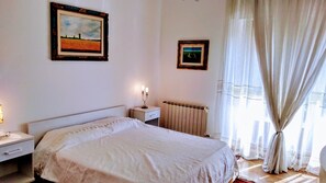 1 bedroom, iron/ironing board, WiFi, bed sheets - Piazza Del Grano Treviso (Treviso)
