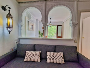Smart TV, DVD player, books - The Nasrid Palace from your bed! (Granada)
