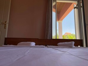 3 bedrooms, iron/ironing board, WiFi, bed sheets - FAMILY HOUSE BY ISSOS BEACH, CORFU, GR (Linia, Corfu)