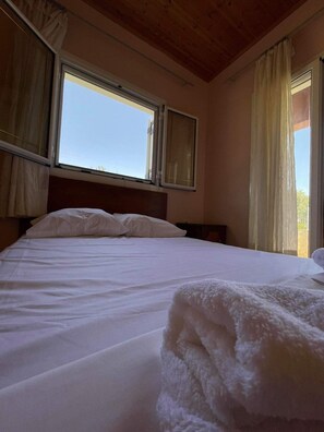 3 bedrooms, iron/ironing board, WiFi, bed sheets - FAMILY HOUSE BY ISSOS BEACH, CORFU, GR (Linia, Corfu)