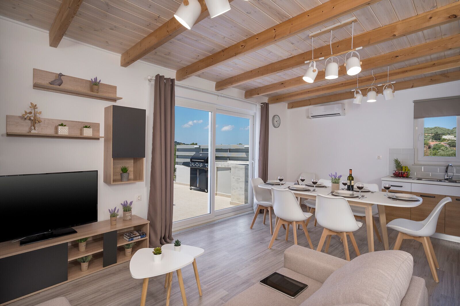 Huvila, yksityinen uima-allas | Olohuone | Taulutelevisio