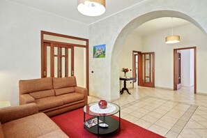 Apartment, 2 Bedrooms | Living room