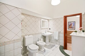 Apartment, 2 Bedrooms | Bathroom