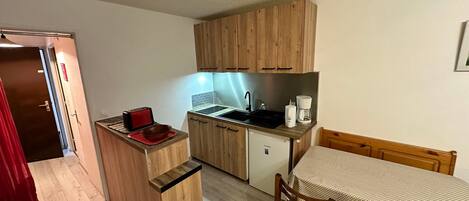 Fridge, microwave, oven