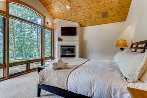 4 bedrooms, iron/ironing board, travel cot, WiFi