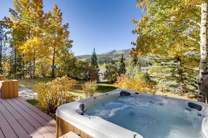 Outdoor spa tub - Shadow Mtn Lodge | Views | Heart of Town | Hot Tub (Breckenridge)