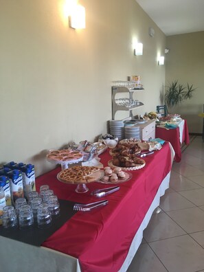 Petit déjeuner continental servi tous les jours en supplément