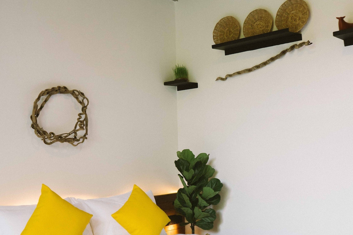 Een minibar, geluiddichte muren, gratis wifi, beddengoed