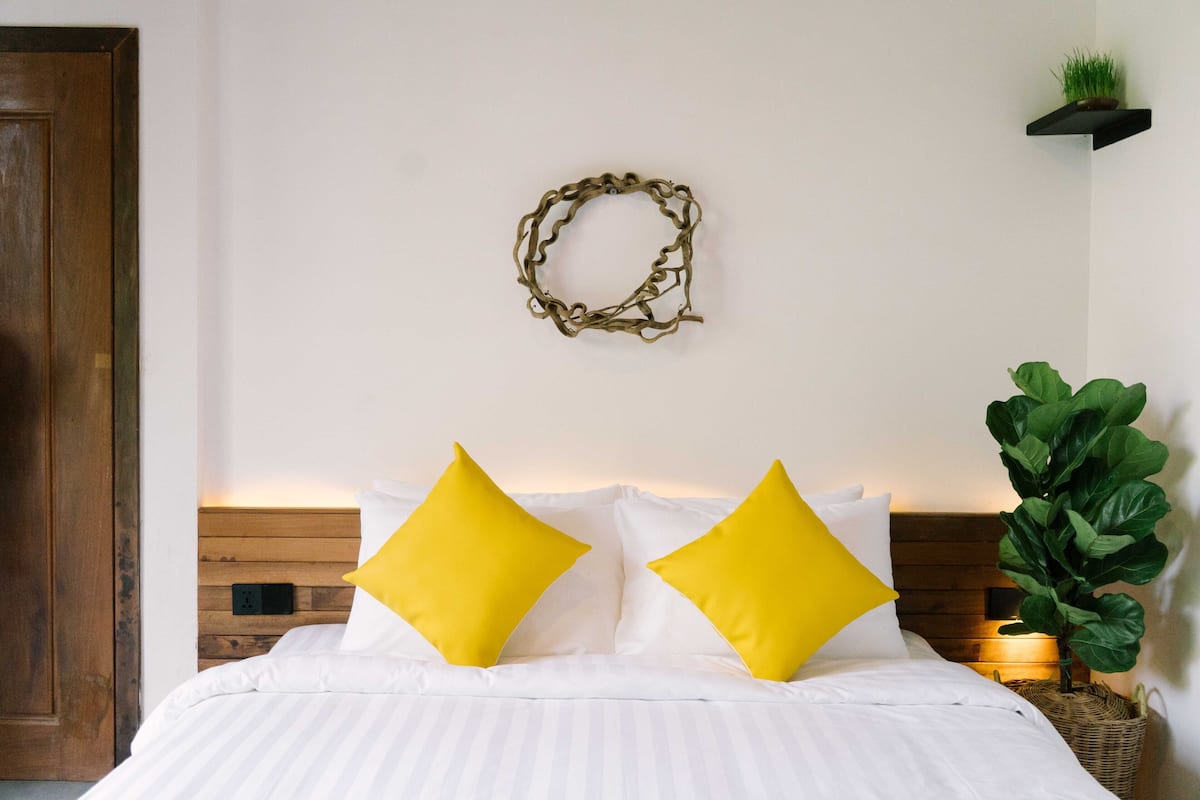 Een minibar, geluiddichte muren, gratis wifi, beddengoed