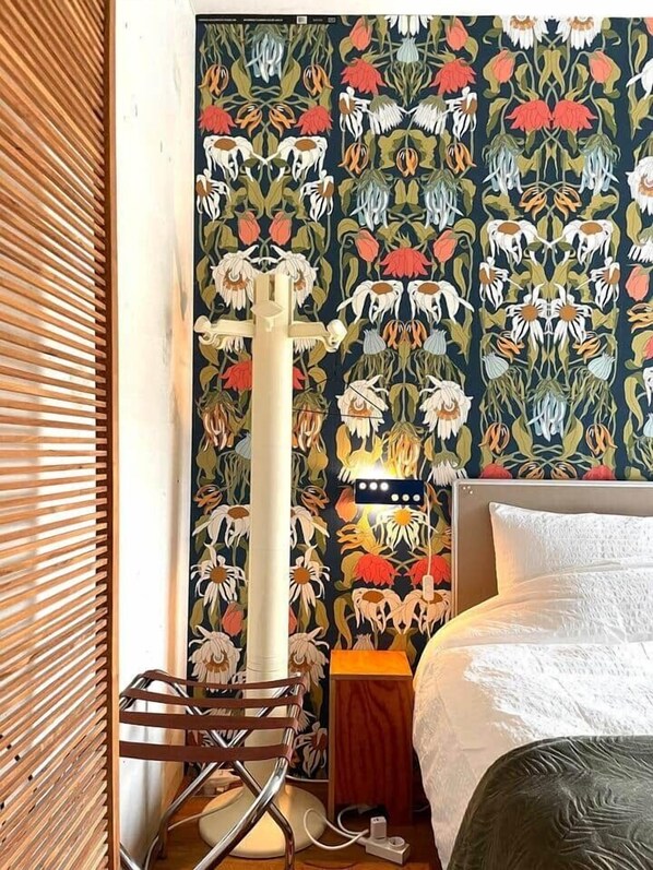 1 habitación, caja de seguridad en la habitación y escritorio 