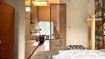 In-room safe, iron/ironing board, WiFi, bed sheets