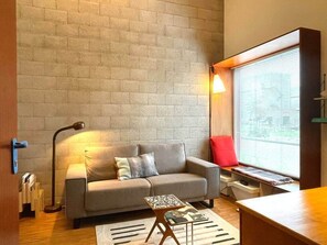 Unclassified image, 5 of 49, button