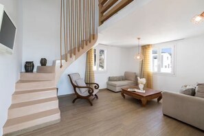 Villa, 2 Bedrooms, Hot Tub | Ruang tamu | TV skrin rata 