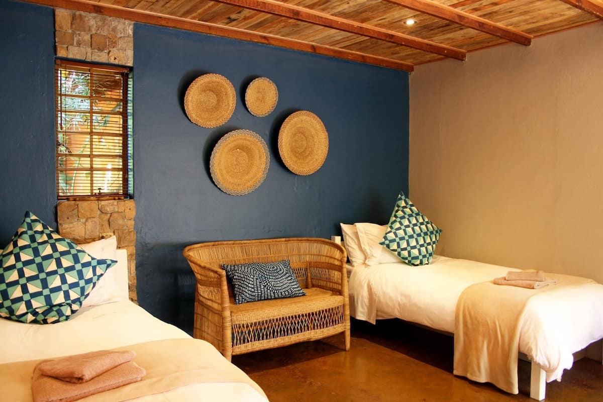 Habitación con 2 camas individuales | Wifi gratis y ropa de cama