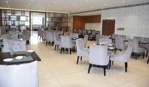 Breakfast, lunch and dinner served - Hotel Vilasa International (Sohagpur)