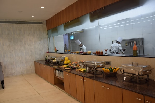 Free daily buffet breakfast