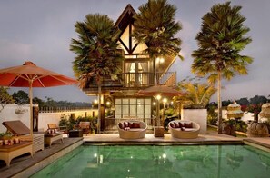 Suite - 1 soveværelse | 1 soveværelse, premium-sengetøj, minibar, pengeskab på værelset