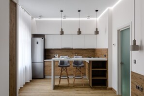 Studio, 2 yhden hengen sänkyä | Yksityinen keittiö | Jääkaappi, liesi, vedenkeitin, keittoastiat/astiat/ruokailuvälineet