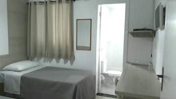 双人房或双床房 | 办公桌、隔音、免费 WiFi、床单