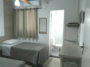 Kahden hengen huone (yksi tai kaksi sänkyä) | Työpöytä, äänieristys, ilmainen Wi-Fi, vuodevaatteet