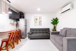 TV - Casa Rachel, a place to enjoy the old walled city (Cartagena)