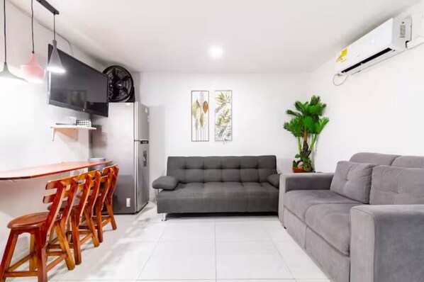 TV - Casa Rachel, a place to enjoy the old walled city (Cartagena)