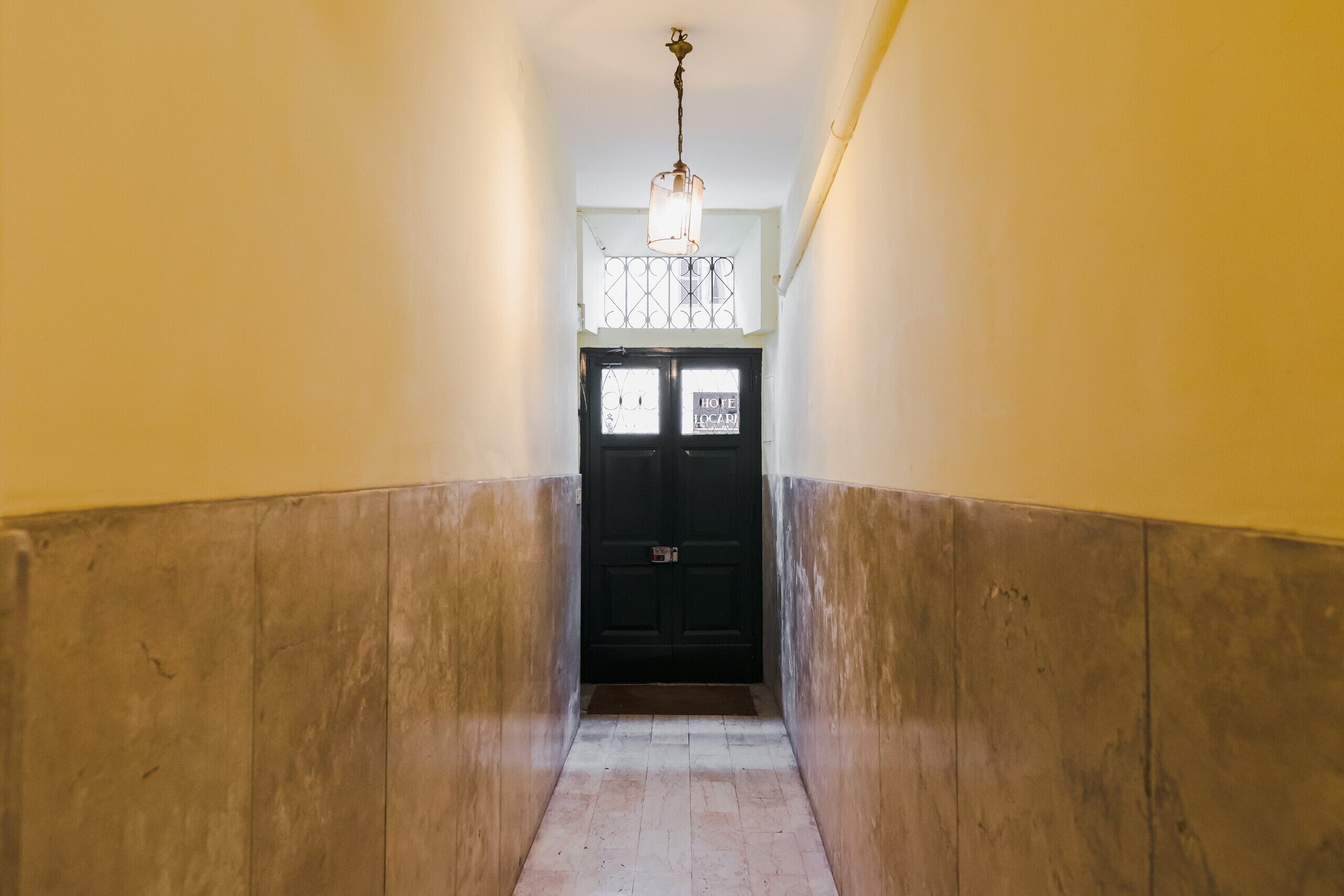 المنشأة من الداخل