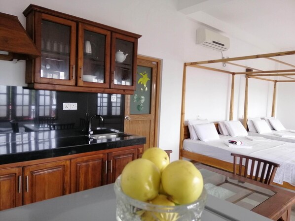 Family Studio Suite | Individually decorated, individually furnished, free WiFi, bed sheets - Dreamers Lodge - Hostel (Mirissa)