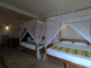 Family Studio Suite | Individually decorated, individually furnished, free WiFi, bed sheets - Dreamers Lodge - Hostel (Mirissa)