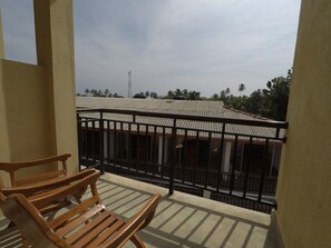 Elite Triple Room | Balcony - Dreamers Lodge - Hostel (Mirissa)